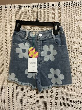 NWT Hayden Stretch Denim Jean shorts daisy print Small 7/8